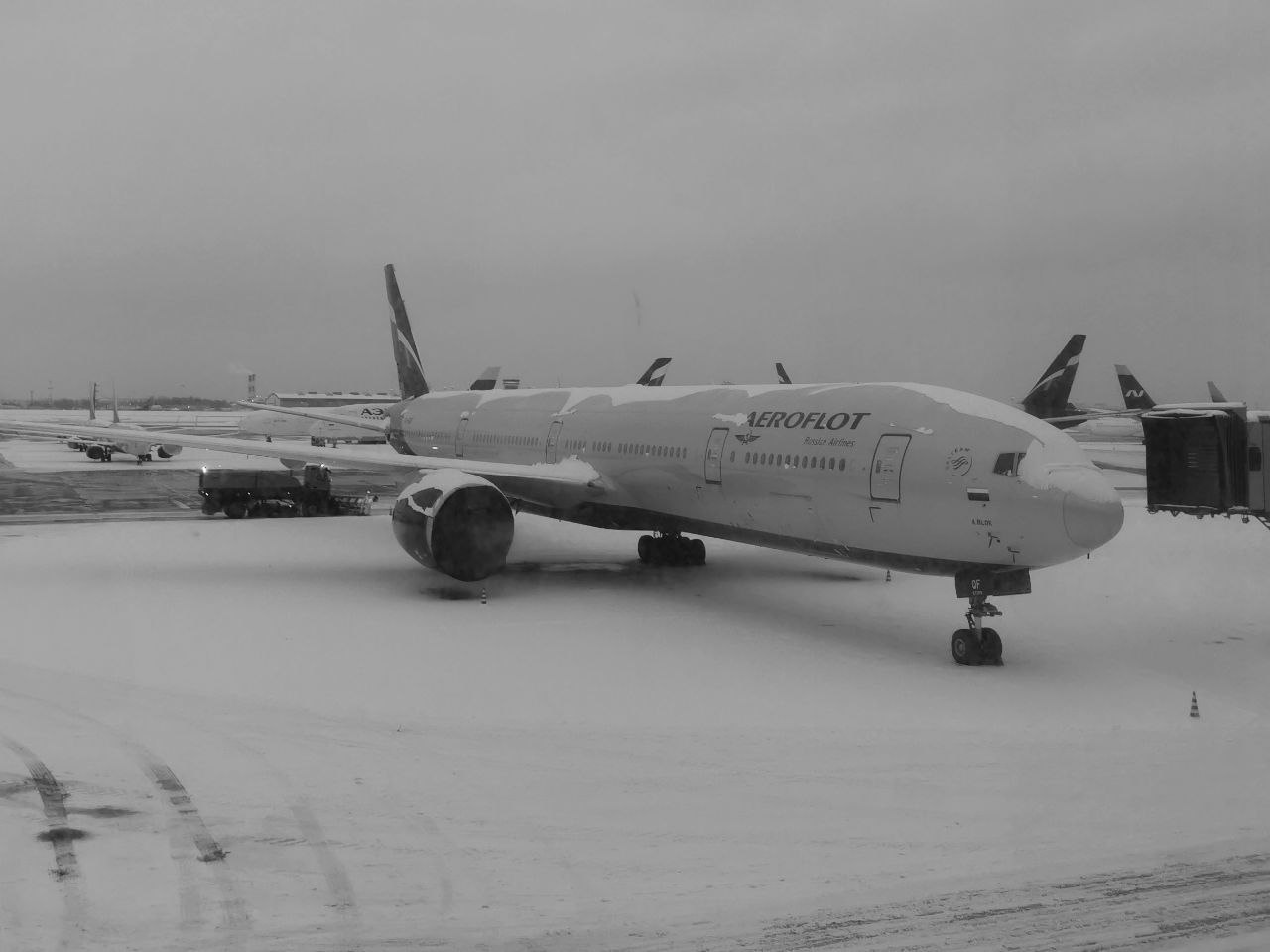 Aeroflot plane Sheremetjevo airport winter 2021-22 Aeroflot plane Sheremetjevo airport winter 2021-22